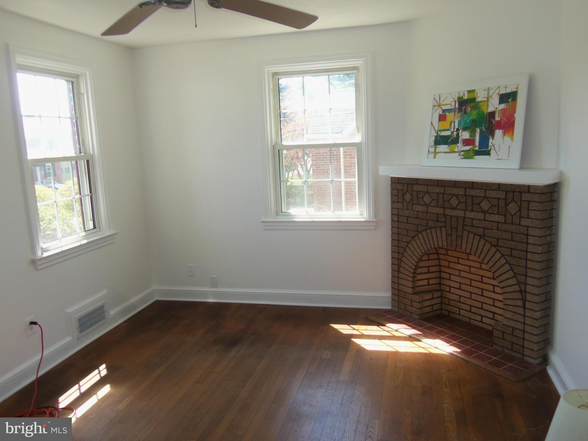 10148 Sutherland Road Silver Spring, MD 20901 - Photo 6 of 30 Living Room