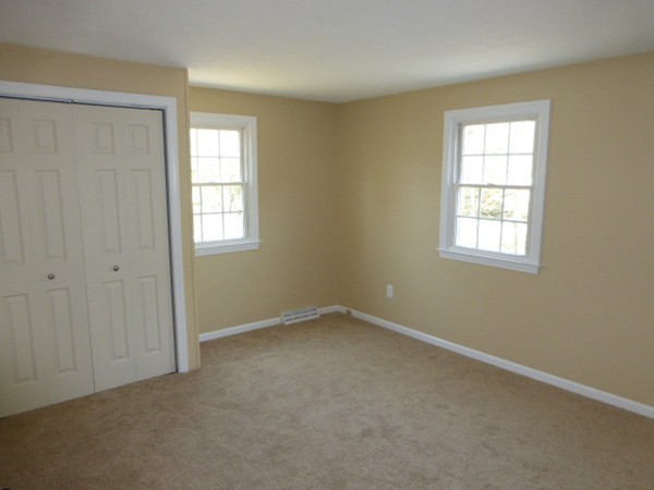8 Metacomet Road Longmeadow, MA 01106 - Photo 9 of 16 an empty room with windows