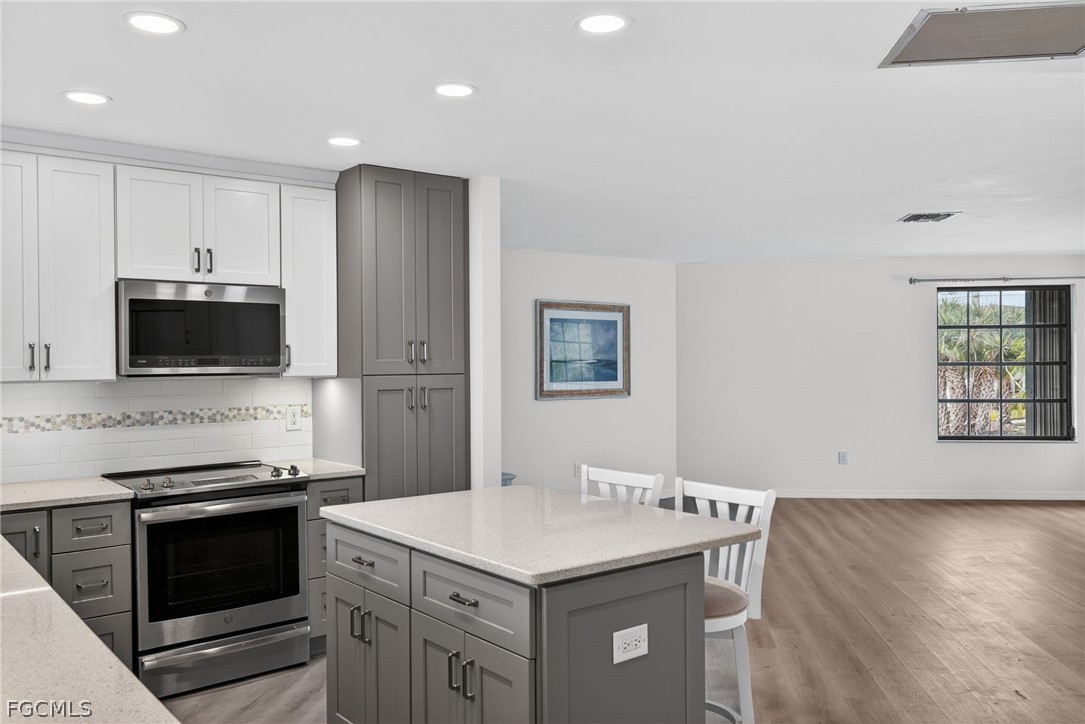 1312 Par View Drive Sanibel, FL 33957 - Photo 8 of 45 a kitchen with a stove and a microwave