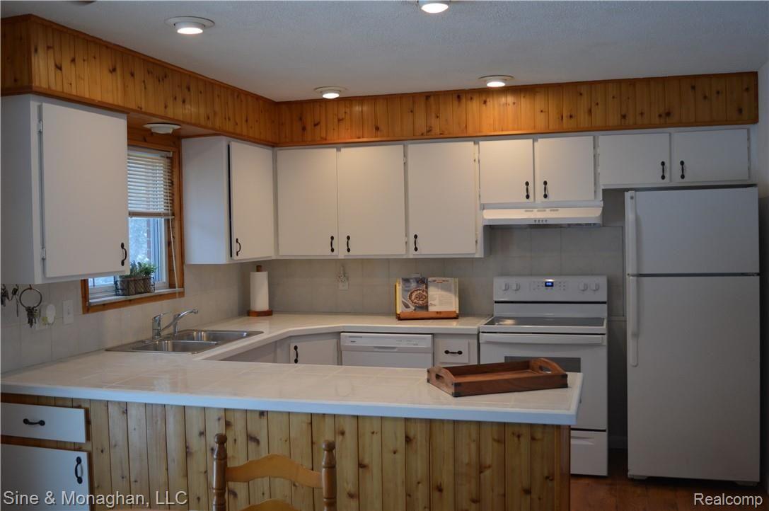 8559 Stone Road Algonac, MI 48001 - Photo 6 of 33 016.JPG