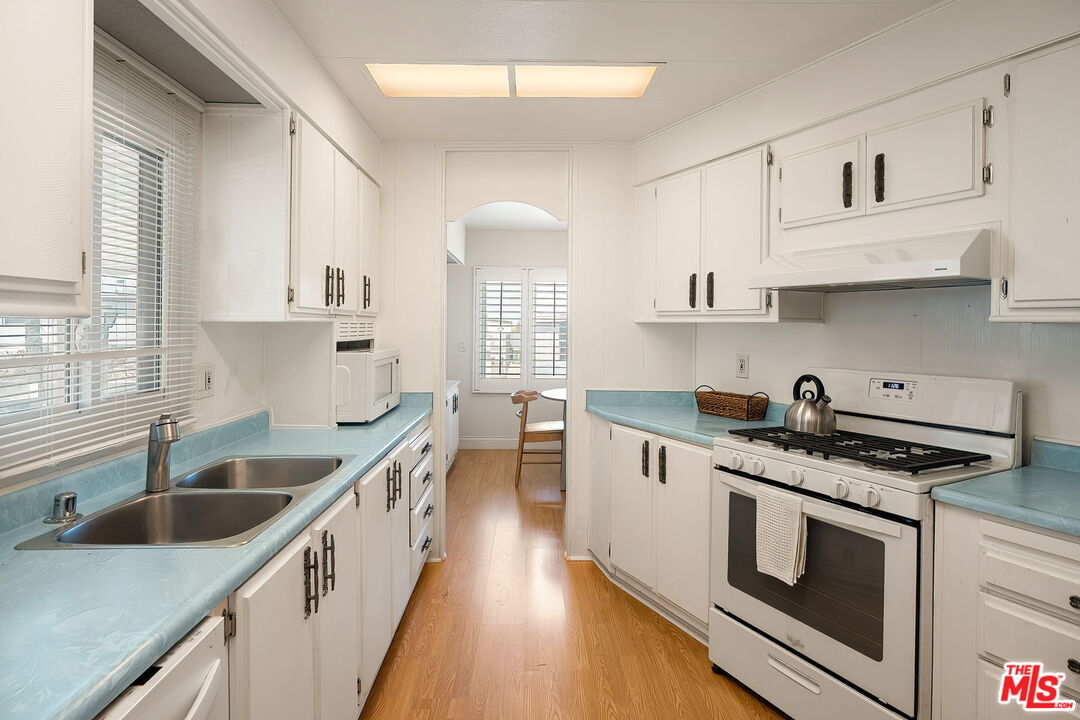 29500 Heathercliff Road, Unit 9 Malibu, CA 90265 - Photo 14 of 34