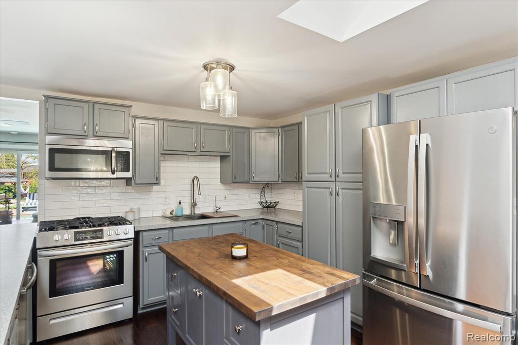 2510 Ruth Drive Fenton, MI 48430 - Photo 5 of 53