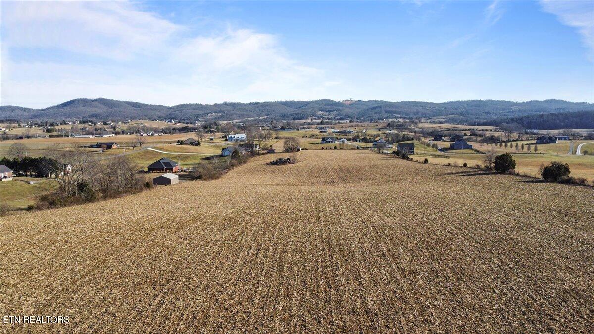 1203 Cross Valley Road La Follette, TN 37766 - Photo 5 of 14 04-4CA0806F-BBE9-4A96-AC2C-5A2E6770A0CA