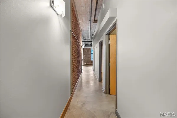 $1,275 | 2201 Locust Street, Unit 301, St. Louis, MO 63103