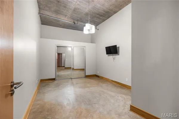 $1,275 | 2201 Locust Street, Unit 301, St. Louis, MO 63103