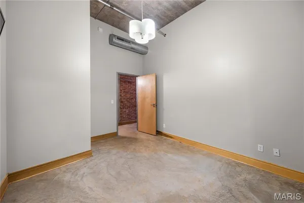 $1,275 | 2201 Locust Street, Unit 301, St. Louis, MO 63103