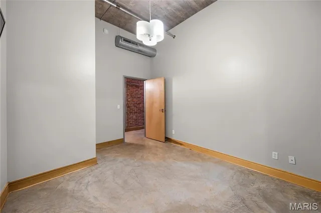 $1,300 | 2201 Locust Street, Unit 301, St. Louis, MO 63103