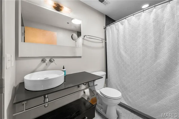 $1,275 | 2201 Locust Street, Unit 301, St. Louis, MO 63103