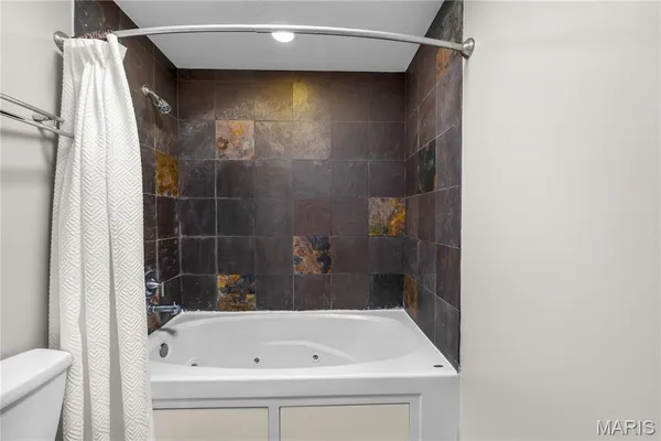 $1,275 | 2201 Locust Street, Unit 301, St. Louis, MO 63103