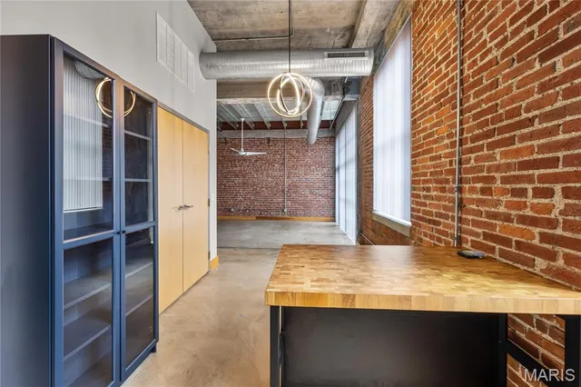 $1,300 | 2201 Locust Street, Unit 301, St. Louis, MO 63103