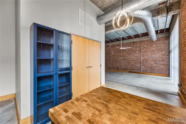 $1,275 | 2201 Locust Street, Unit 301, St. Louis, MO 63103