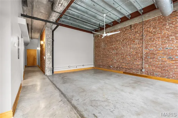 $1,275 | 2201 Locust Street, Unit 301, St. Louis, MO 63103