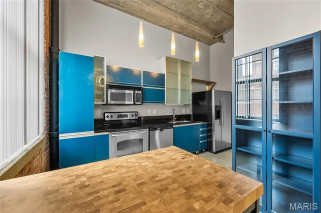 $1,300 | 2201 Locust Street, Unit 301, St. Louis, MO 63103