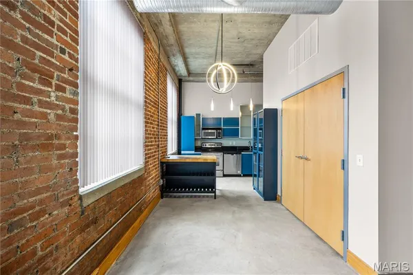 $1,275 | 2201 Locust Street, Unit 301, St. Louis, MO 63103