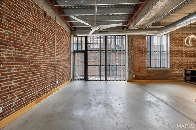 $1,300 | 2201 Locust Street, Unit 301, St. Louis, MO 63103