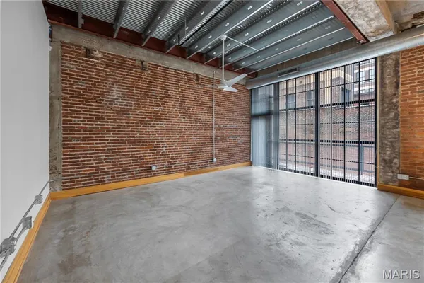 $1,275 | 2201 Locust Street, Unit 301, St. Louis, MO 63103