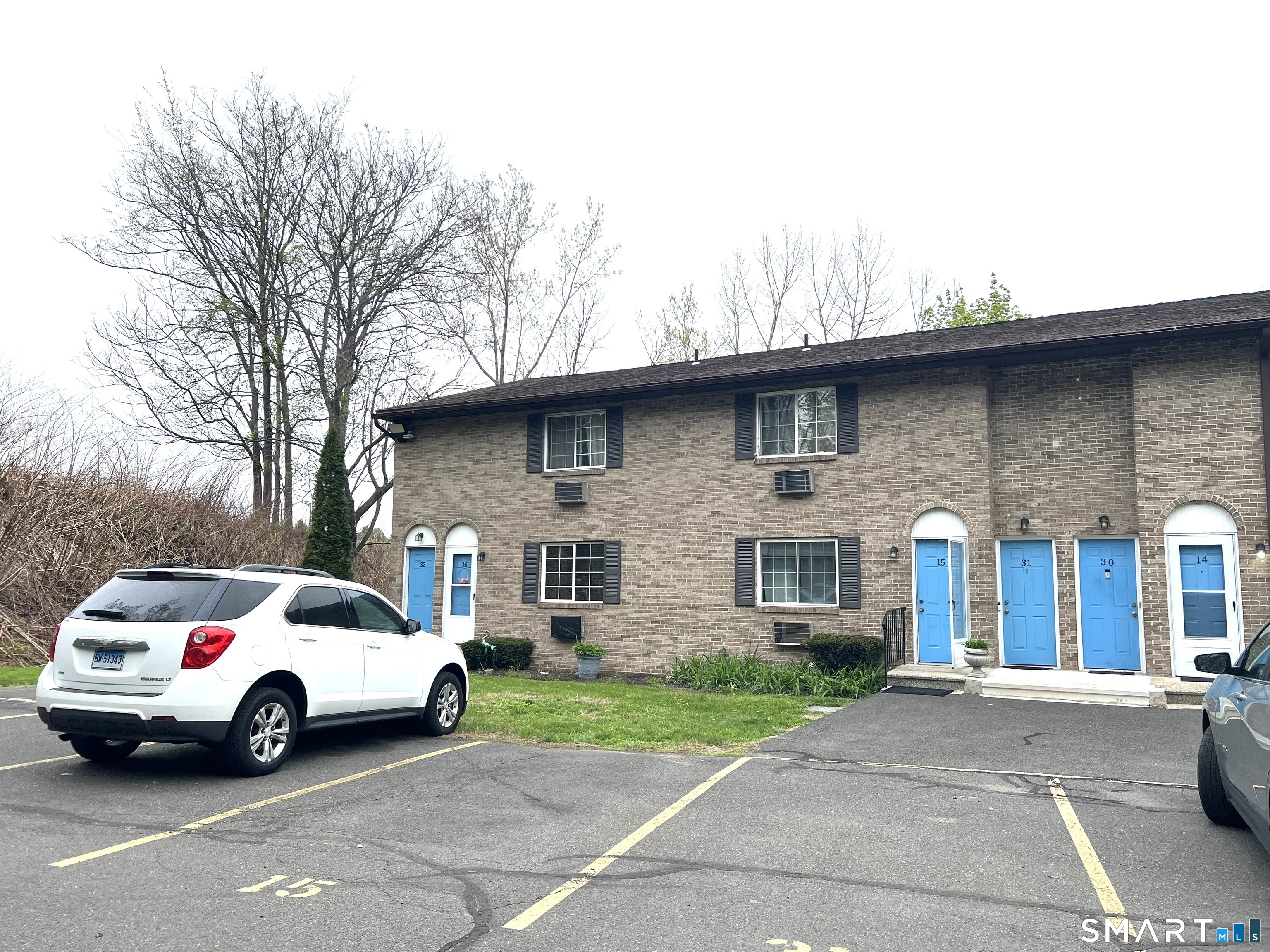 35 Mountain Village Road, Unit 30 Waterbury, CT 06706 - Photo 2 of 15 Side view of building - there are trees in the area