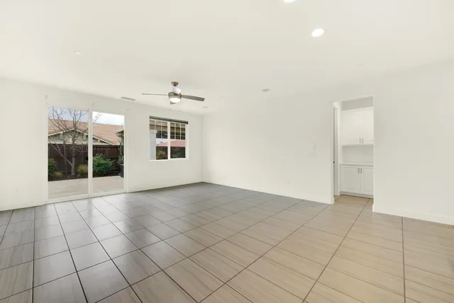 a view of a livingroom with a ceiling fan