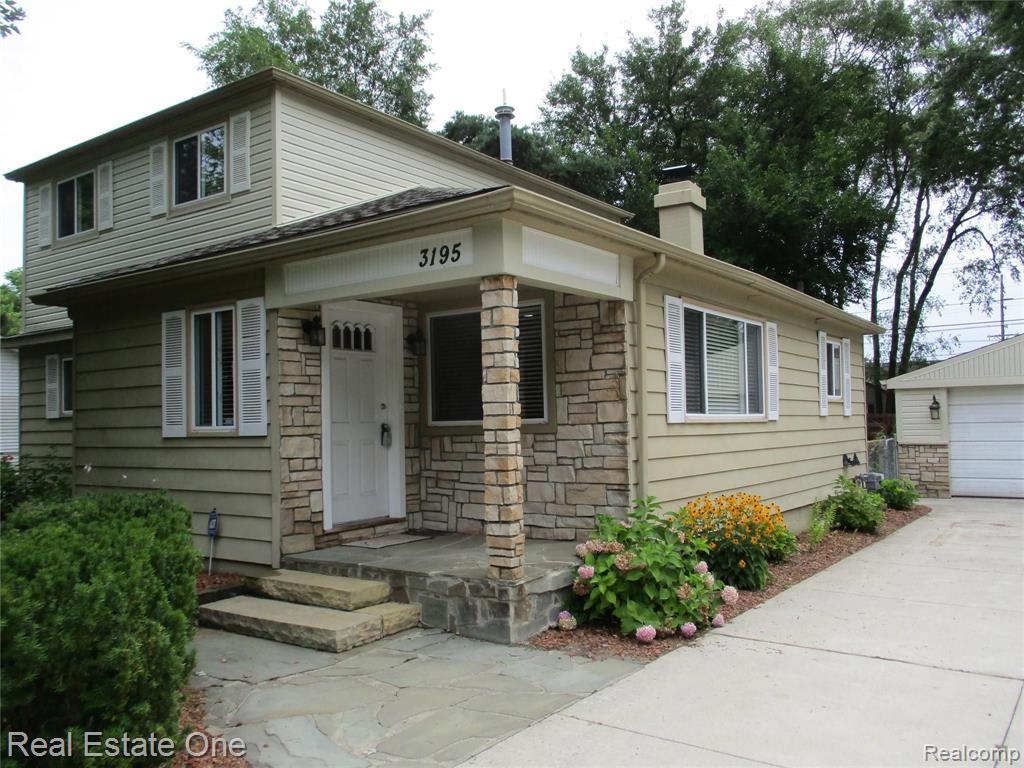 3195 Hessel Avenue Rochester Hills, MI 48307 - Photo 1 of 36
