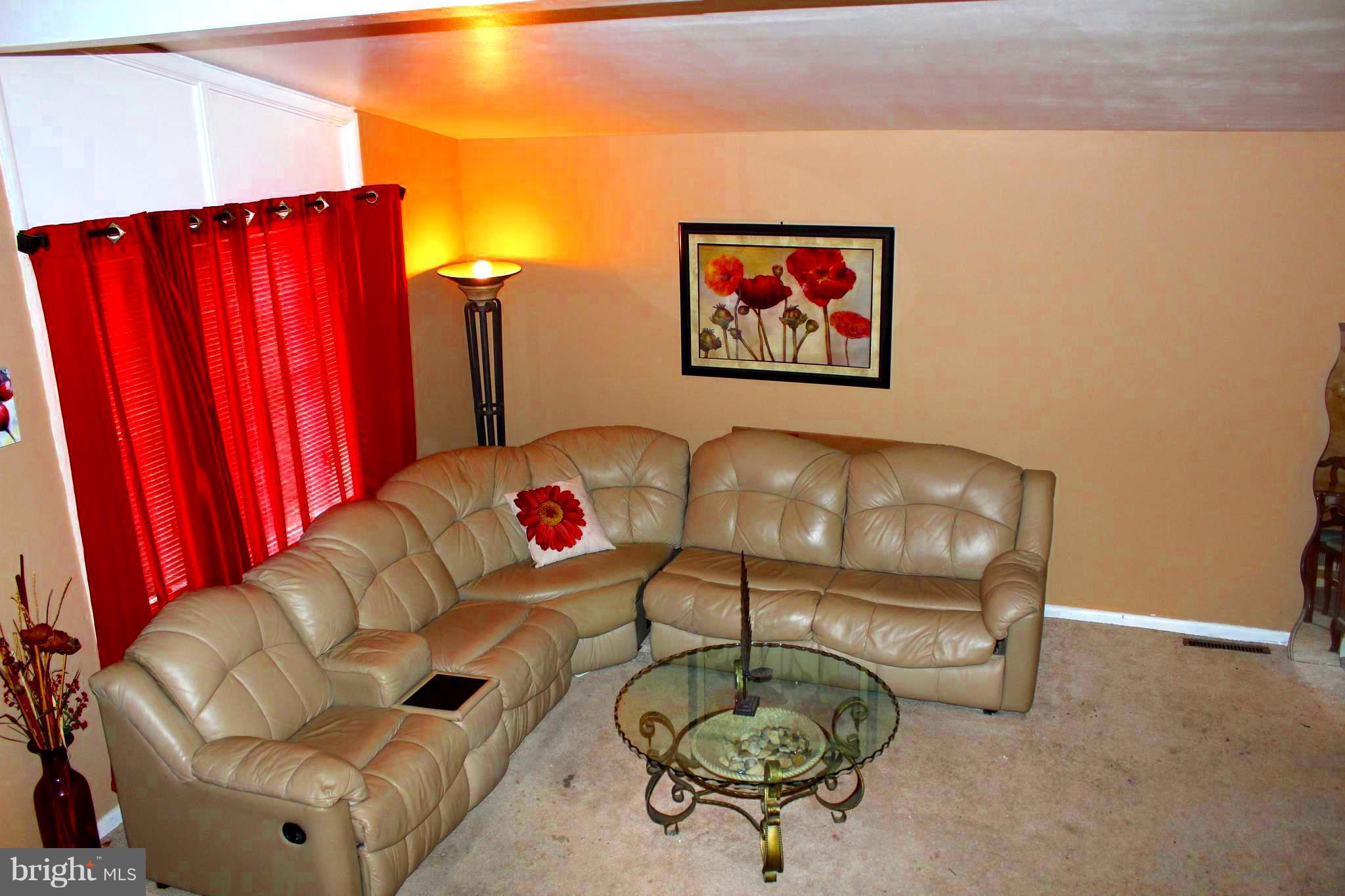 2827 Rona Road Baltimore, MD 21207 - Photo 12 of 29 Living Room