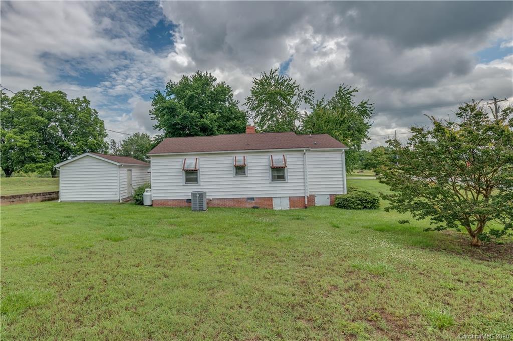 428 Kelly Road Forest City, NC 28043 - Photo 5 of 24 a house view with a garden space