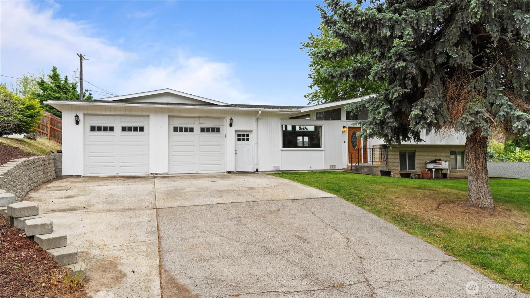 810 East Spring Street Dayton, WA 99328 - Photo 3 of 39