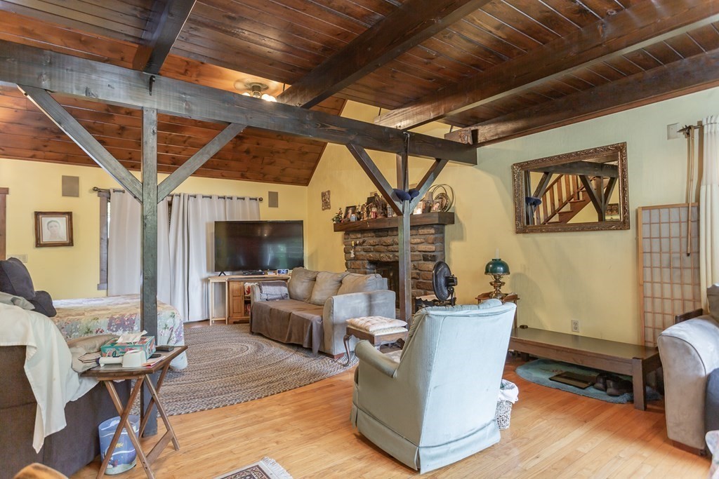 86 Restful Valley Road Tiverton, RI 02878 - Photo 4 of 28 Gallery Image 4