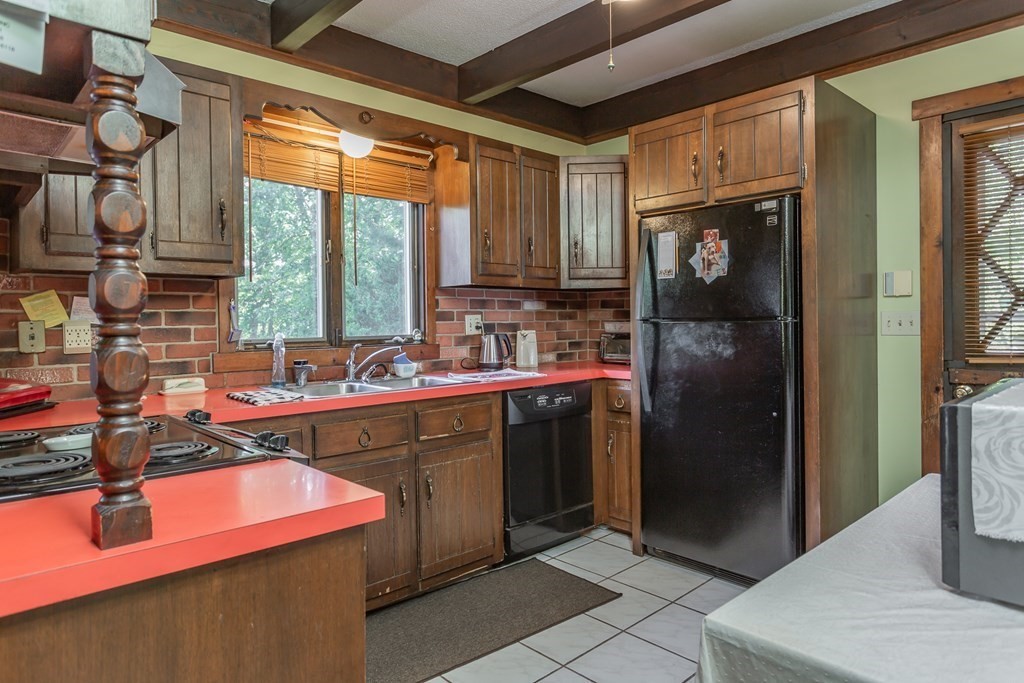 86 Restful Valley Road Tiverton, RI 02878 - Photo 6 of 28 Gallery Image 6