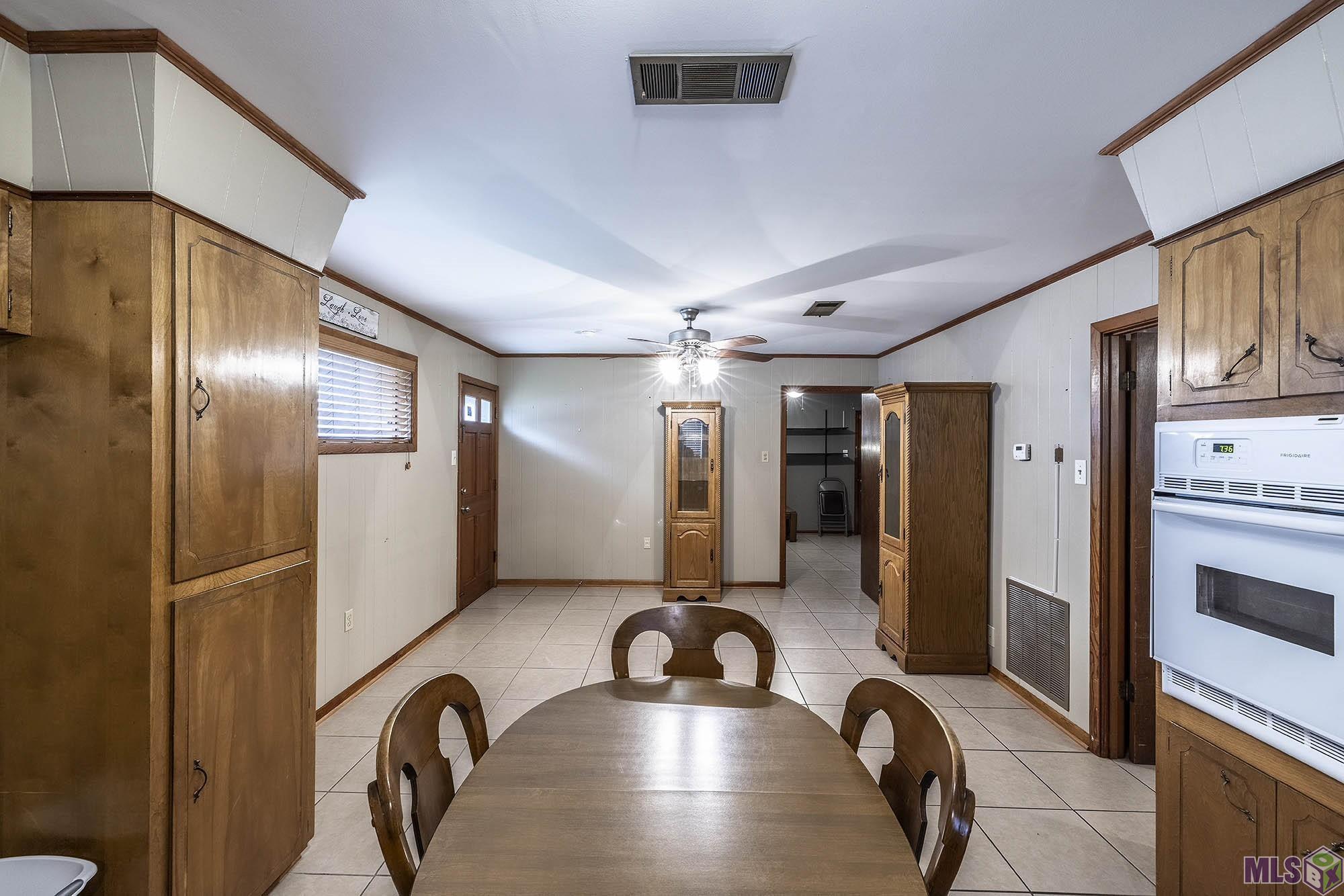 9202 East Main Street Houma, LA 70363 - Photo 37 of 47 Guest House Kitchen