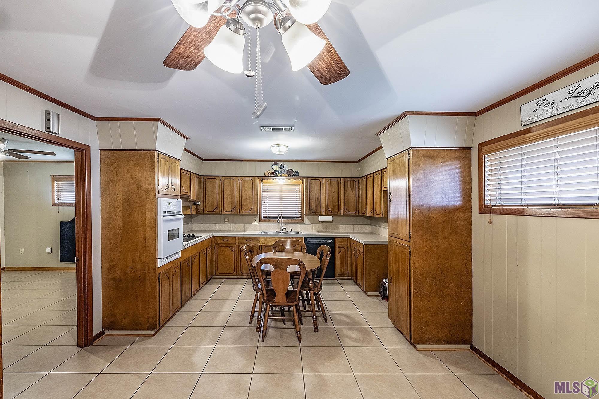 9202 East Main Street Houma, LA 70363 - Photo 38 of 47 Guest House Kitchen Additional