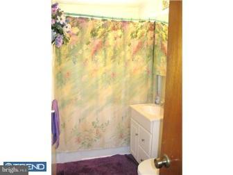 2849 Sebring Road Philadelphia, PA 19152 - Photo 12 of 12 Bathroom