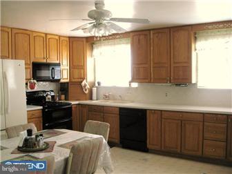 2849 Sebring Road Philadelphia, PA 19152 - Photo 5 of 12 Kitchen