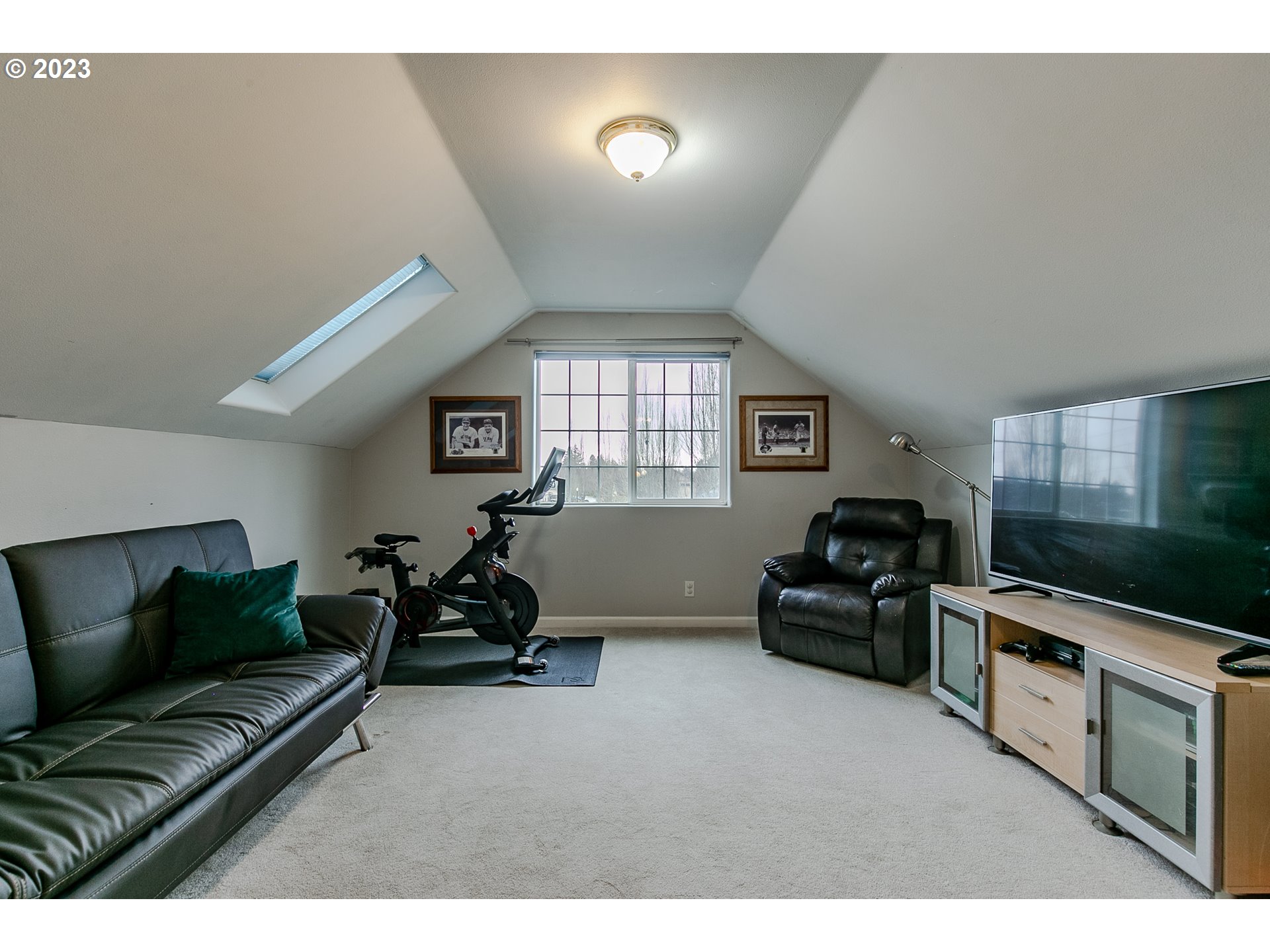 2353 35th Street Springfield, OR 97477 - Photo 28 of 32 a living room with furniture and a flat screen tv