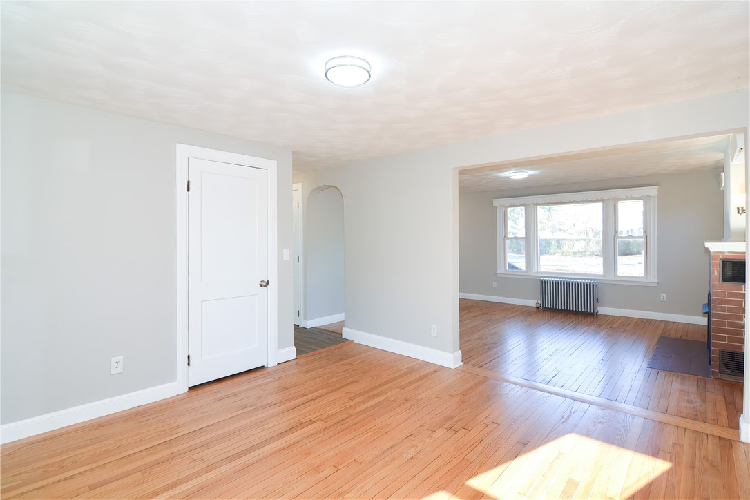 2190 West Shore Road Warwick, RI 02889 - Photo 11 of 43 Dining Rm