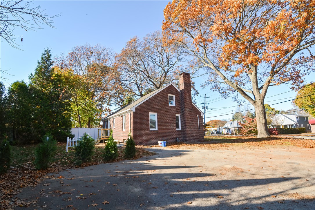 2190 West Shore Road Warwick, RI 02889 - Photo 4 of 43 Gallery Image 4