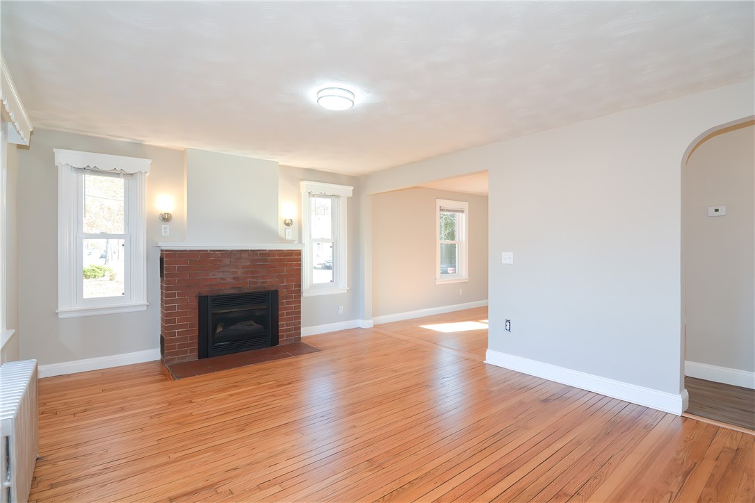 2190 West Shore Road Warwick, RI 02889 - Photo 6 of 43 Living Rm