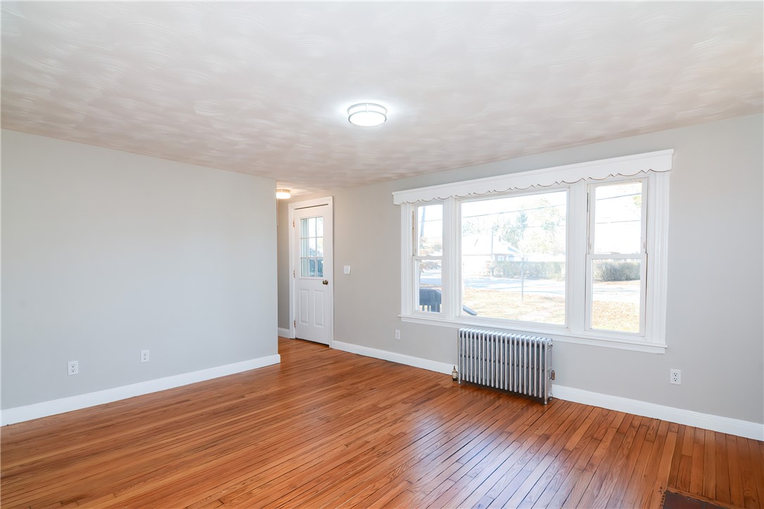 2190 West Shore Road Warwick, RI 02889 - Photo 9 of 43 Entry to Living Room