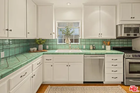 $2,650,000 | 219 Entrada Drive, Santa Monica, CA 90402