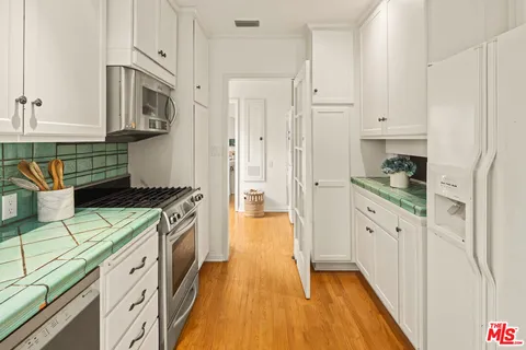 $2,650,000 | 219 Entrada Drive, Santa Monica, CA 90402