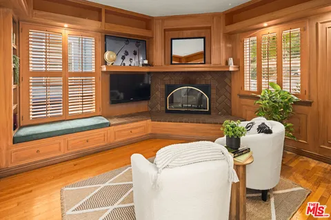 $2,650,000 | 219 Entrada Drive, Santa Monica, CA 90402