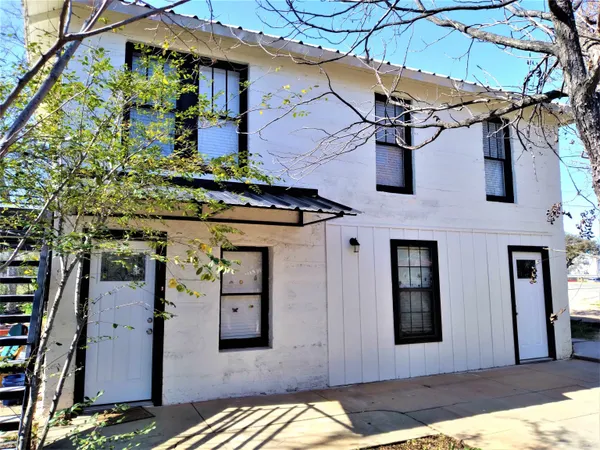 $950 | 104 West Wallace Street, Llano, TX 78643