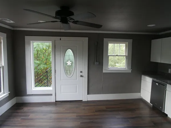 $950 | 104 West Wallace Street, Llano, TX 78643