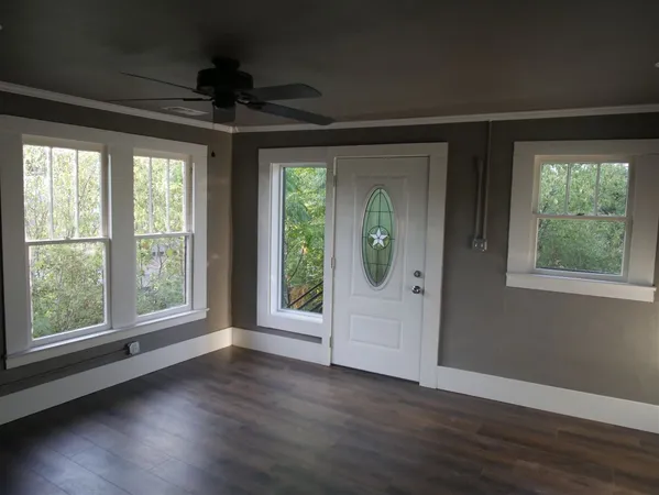$950 | 104 West Wallace Street, Llano, TX 78643
