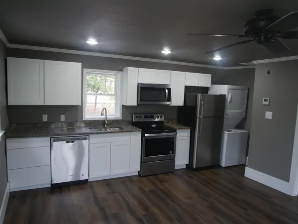 $950 | 104 West Wallace Street, Llano, TX 78643