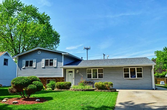 458 East Briarcliff Road Bolingbrook, IL 60440 - Photo 1 of 18 a front view of a house with garden
