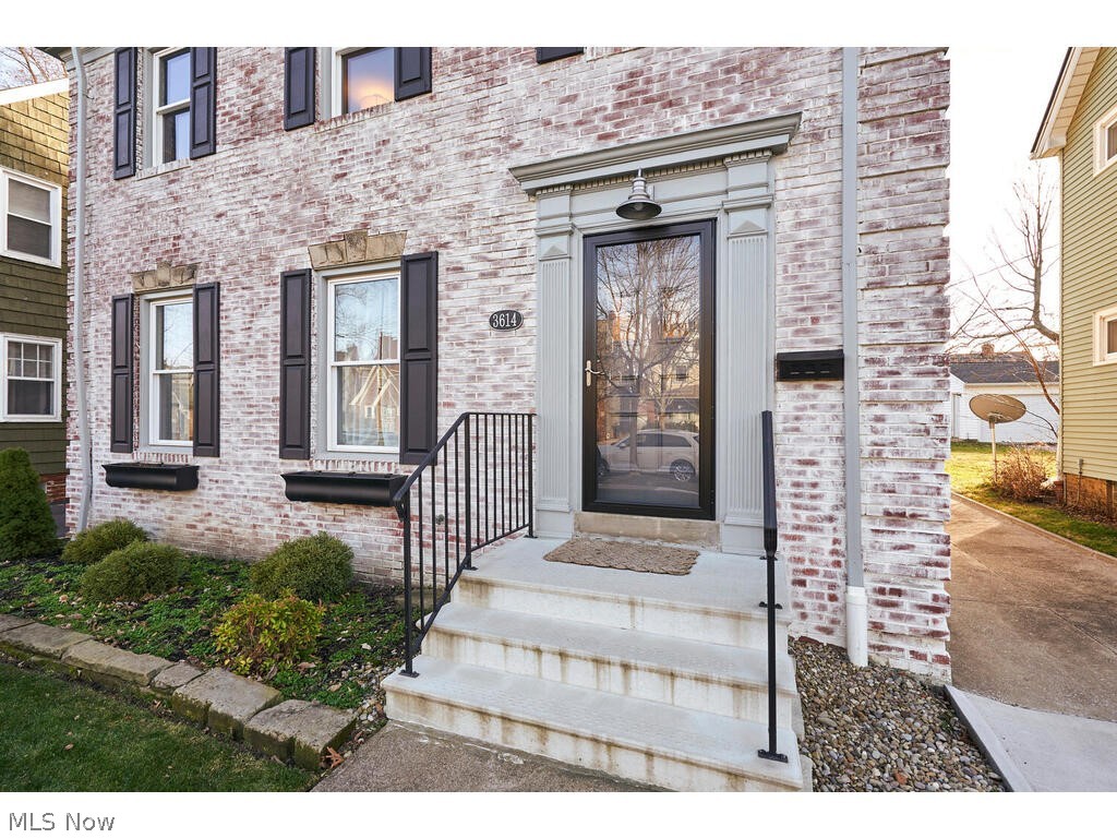 3614 Cedarbrook Road Cleveland, OH 44118 - Photo 2 of 21 Gorgeous front entrance