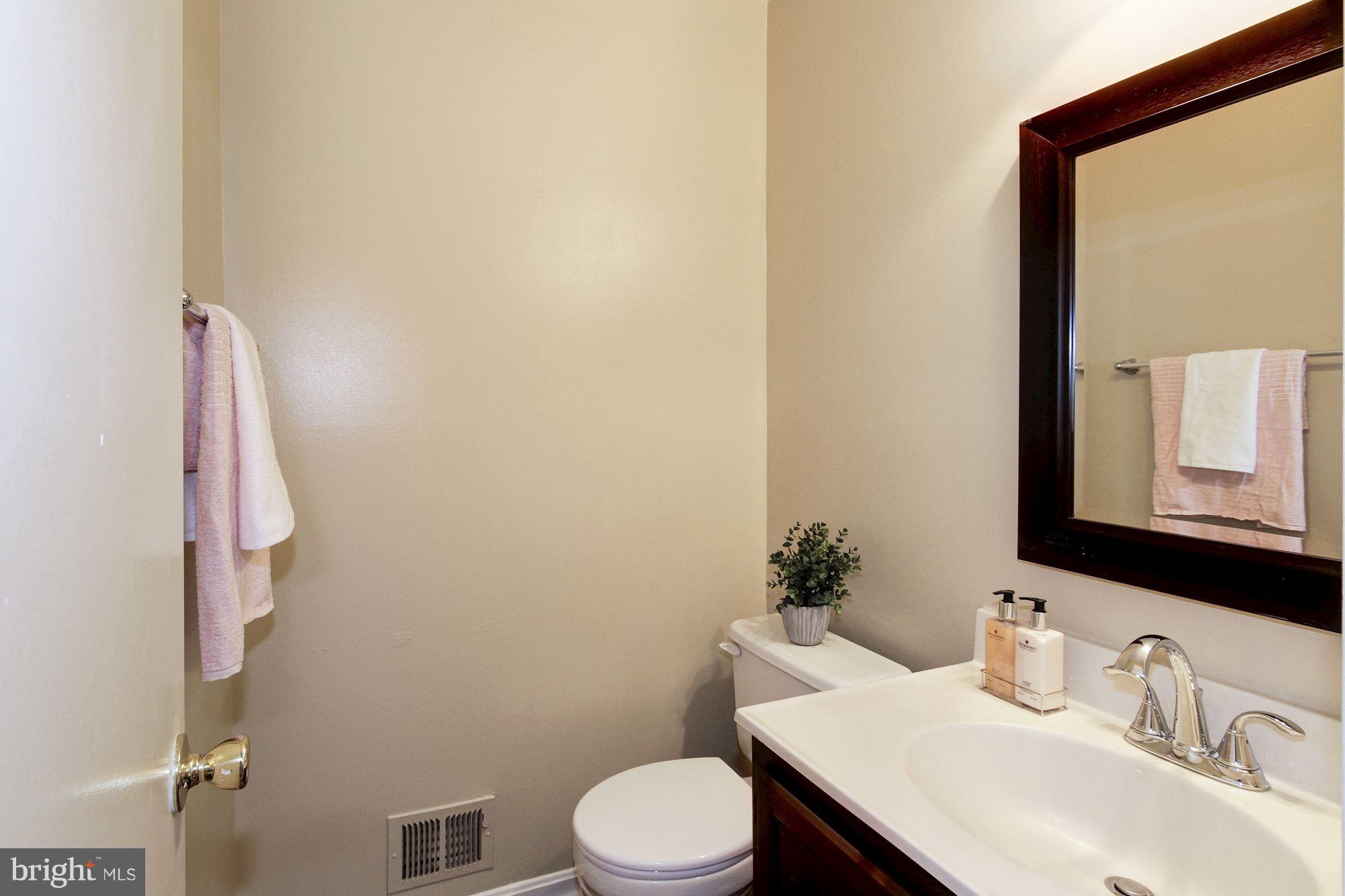 14946 Ladymeade Circle Silver Spring, MD 20906 - Photo 11 of 25 Main Floor Powder Room