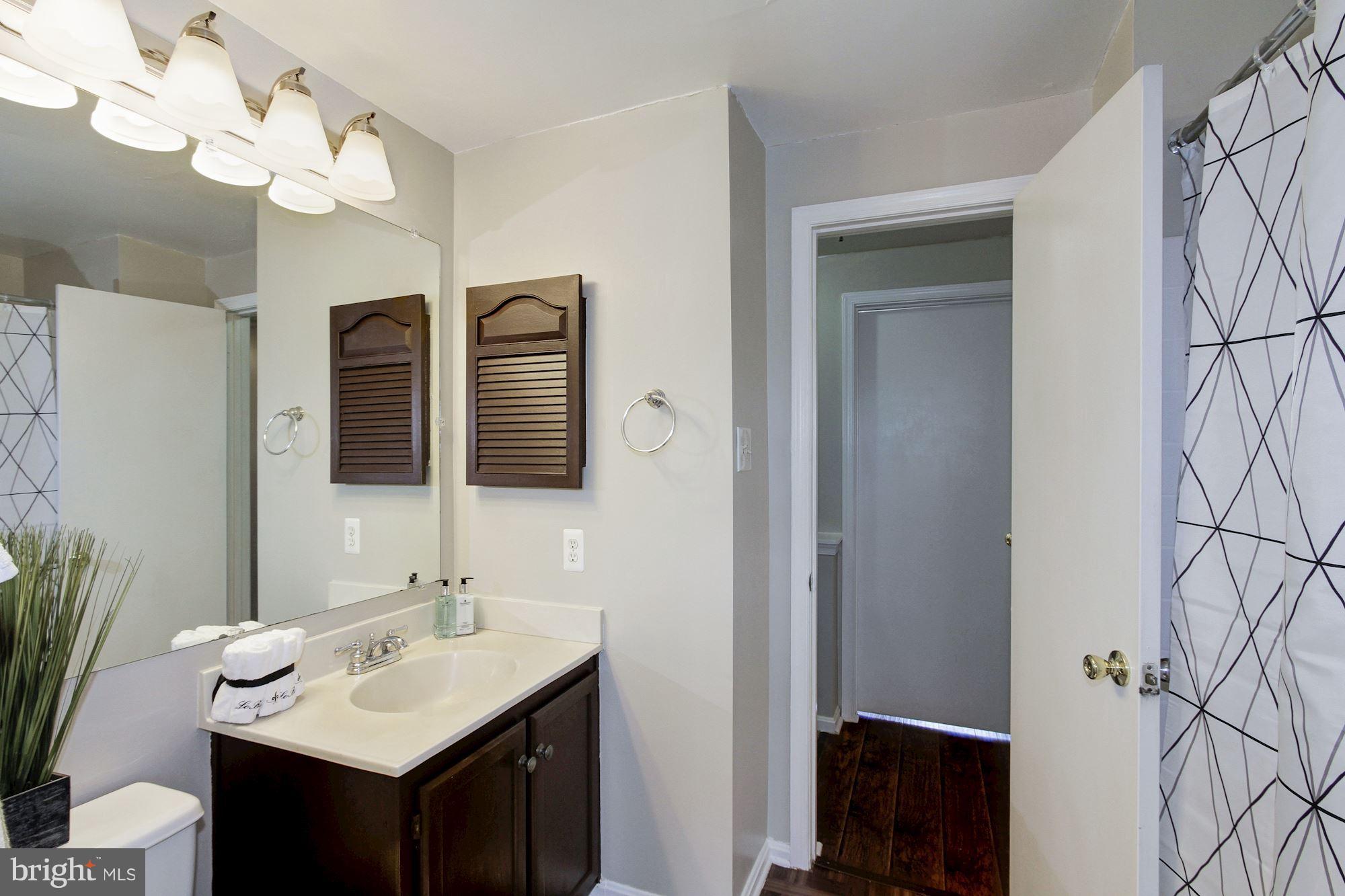 14946 Ladymeade Circle Silver Spring, MD 20906 - Photo 17 of 25 Upper Level Full Bathroom