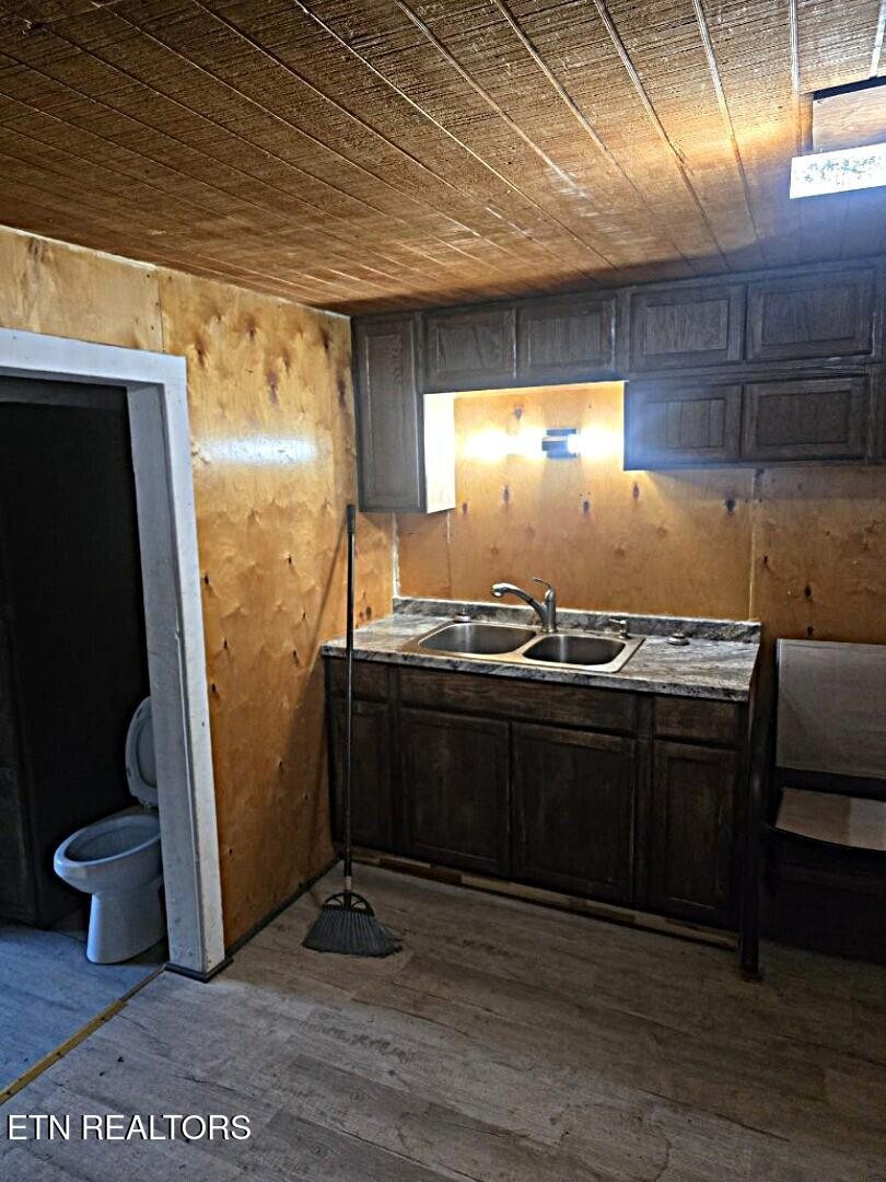 147 Highway 107 Del Rio, TN 37727 - Photo 10 of 17