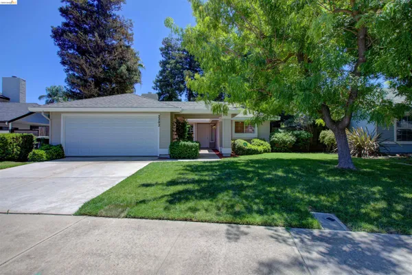 $459,000 | 2202 Royal Wood Lane, Turlock, CA 95380